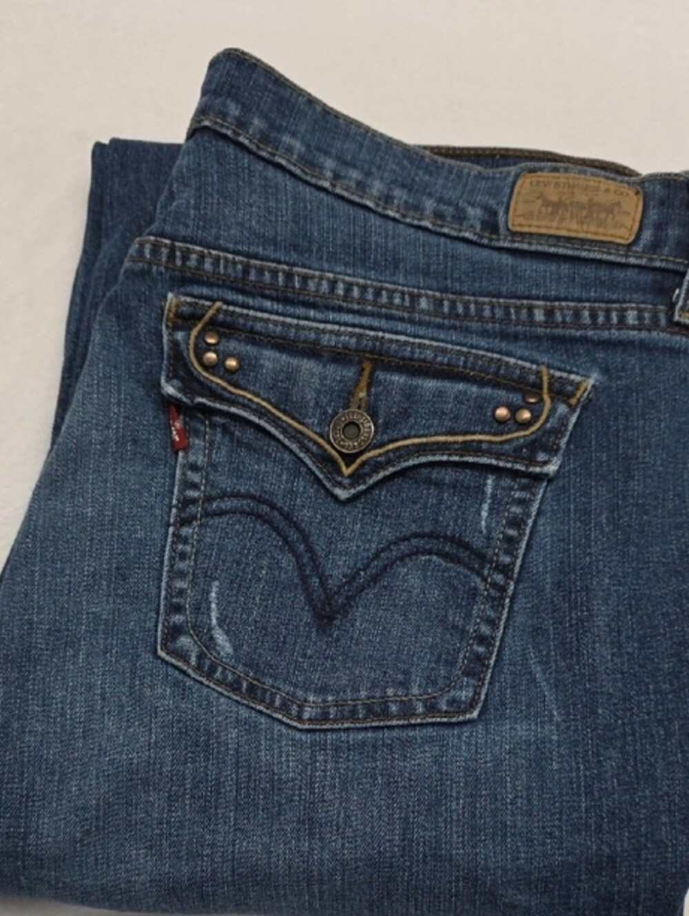 Levi's Women's 515 Bootcut Medium Wash Mid Rise Classic Denim 14M